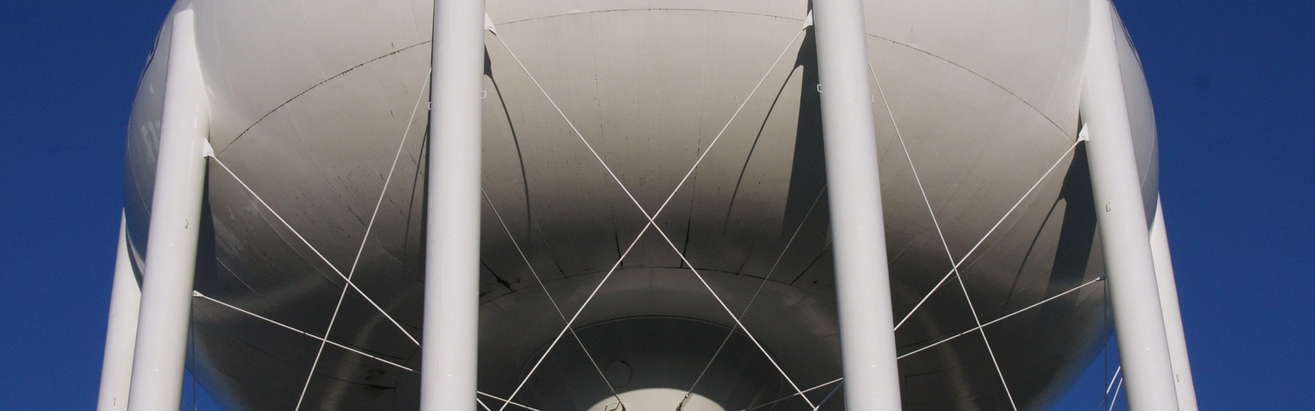 Polyurea waterproofing spray coating